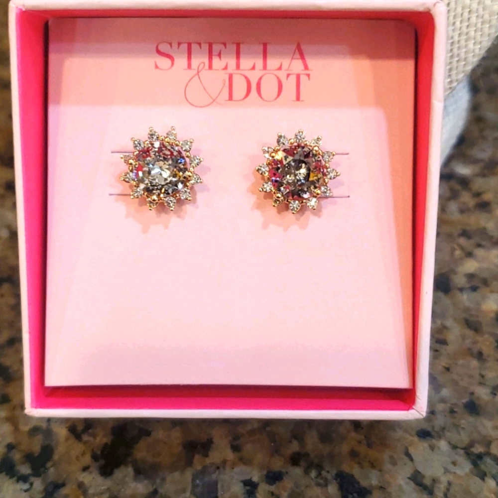 Halo sparkle studs